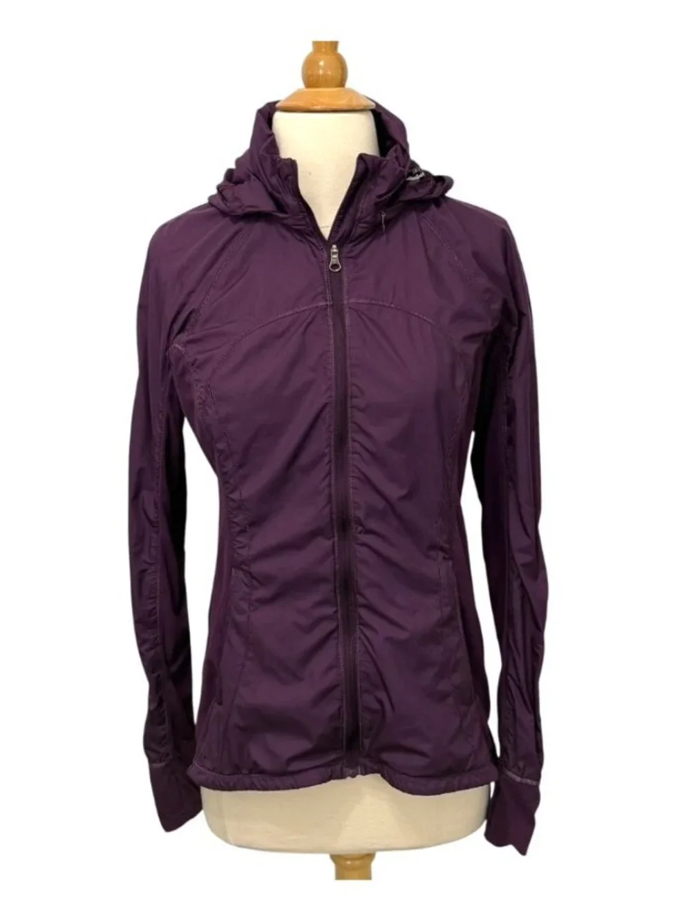 Lululemon Womens Rush Hour Jacket Stowable Hood Thumbhole Darkest Magenta Size 8